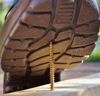 safety-shoe-2432467_640